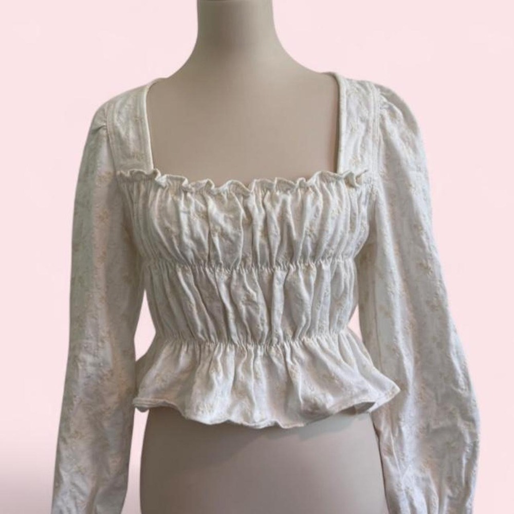 En Saison white floral eyelet long sleeve denimy blouse with ruffle details M